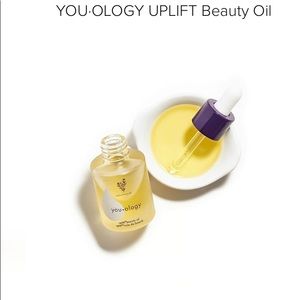 New wrapped in box-Younique- UPLIFT beauty oil!
